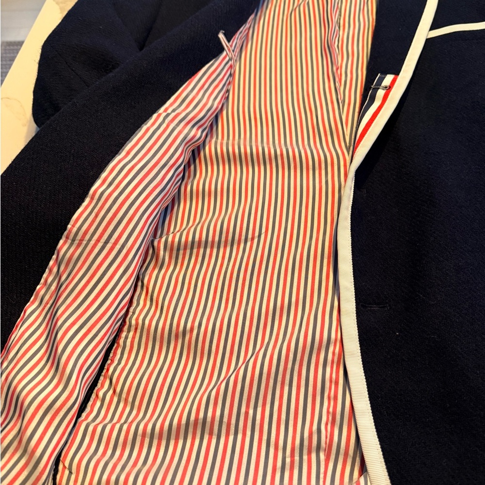 Neiman Marcus Navy Blazer with White Piping - Picture 3 of 5